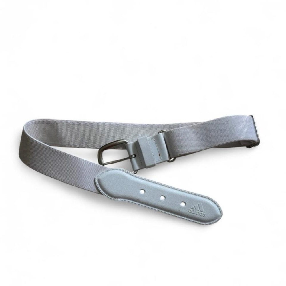 Adidas white‎ softball/baseball belt with silver buckle and adjustable stretch